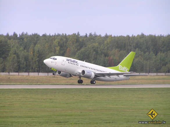 Boeing 737-548